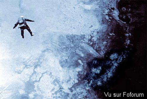 Plongée dans le ciel de plus de 30 Km depuis le bord de l'espace 1960