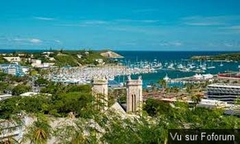 Pour une durée de cinquante ans, la Nouvelle-Calédonie interdit l'exploitation de ses fonds marins.