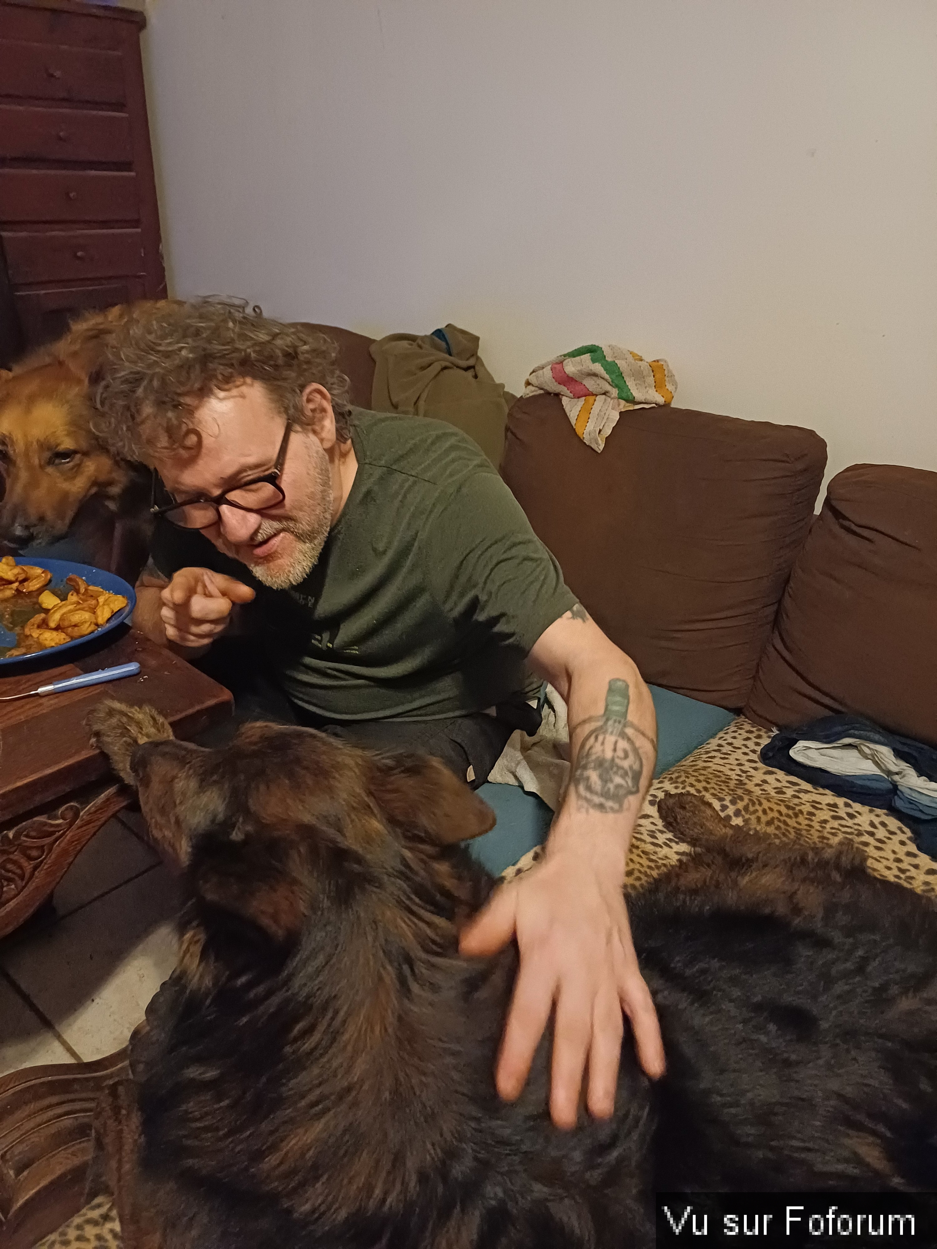 Poster n importe quoi qui vous fait plaisir ou vous fait rire, vous a étonné! Vidéo seulement ou short : jeu !