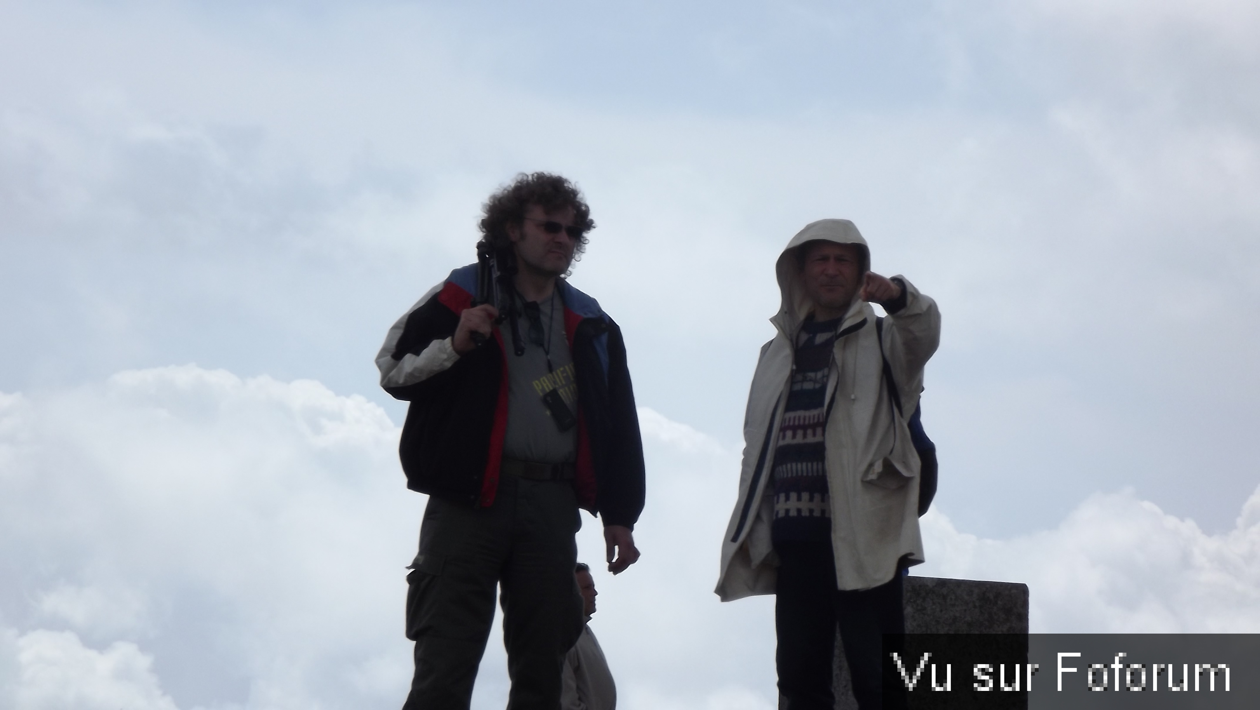 Capitaine Jack et Paul au Ménez Hom.JPG