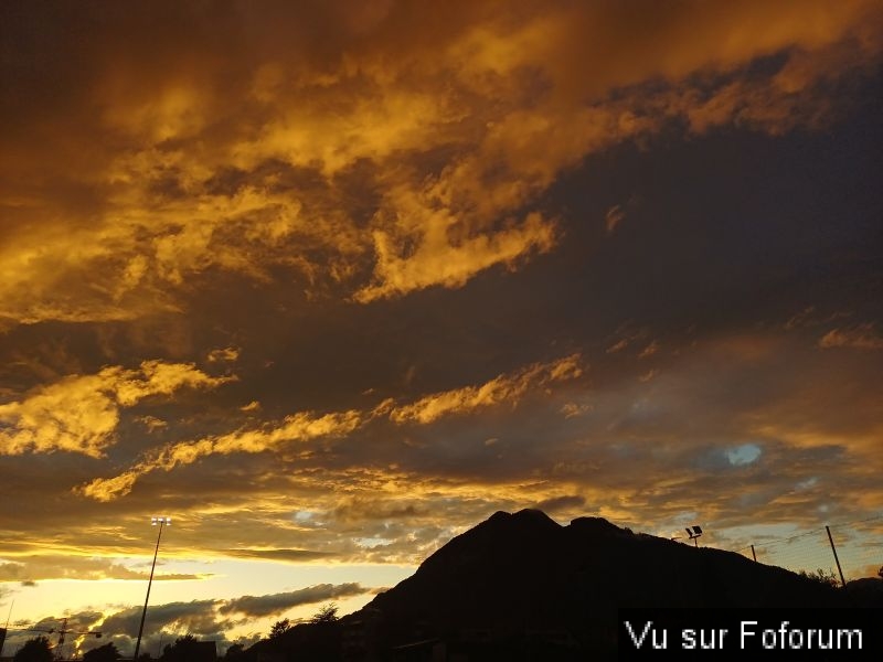 Capitaine Jack immortalise le Môle par un coucher de soleil_1.jpg