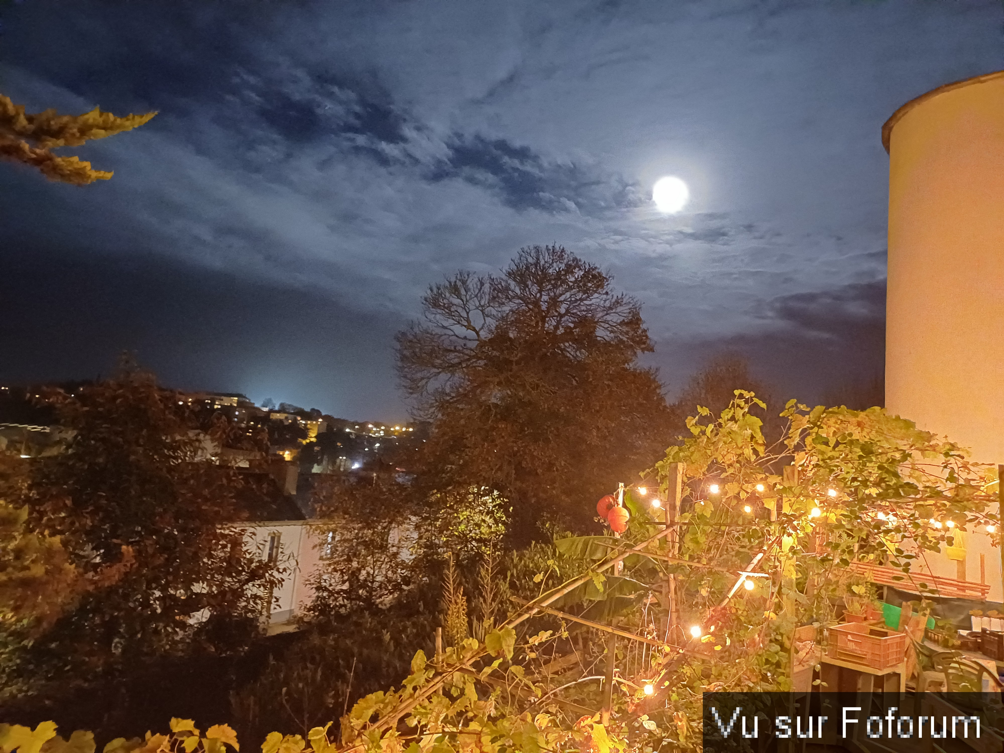 dame la lune avec les lumieres de capitaine jack.jpg