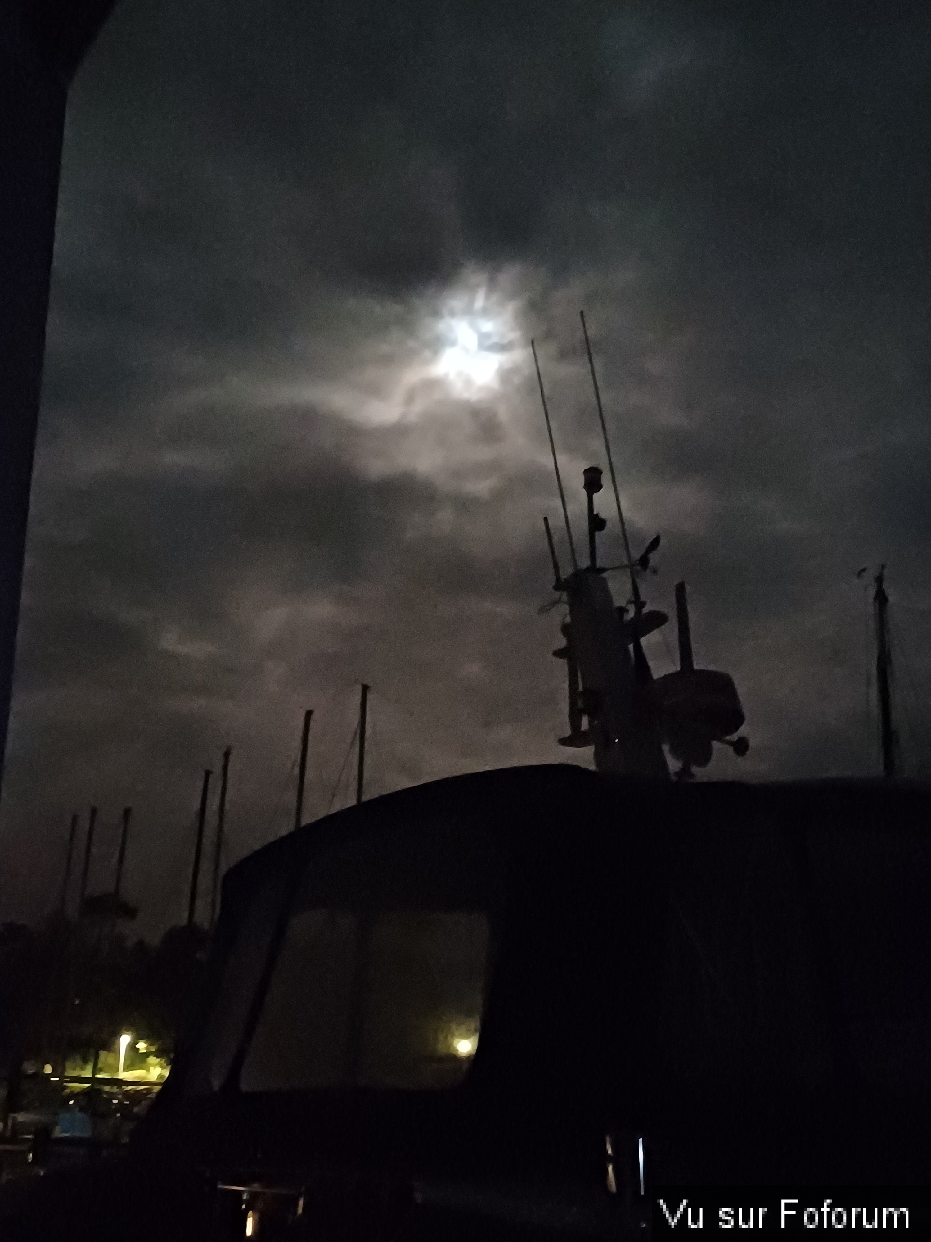 ombre d'un voilier de nuit - capitaine jack