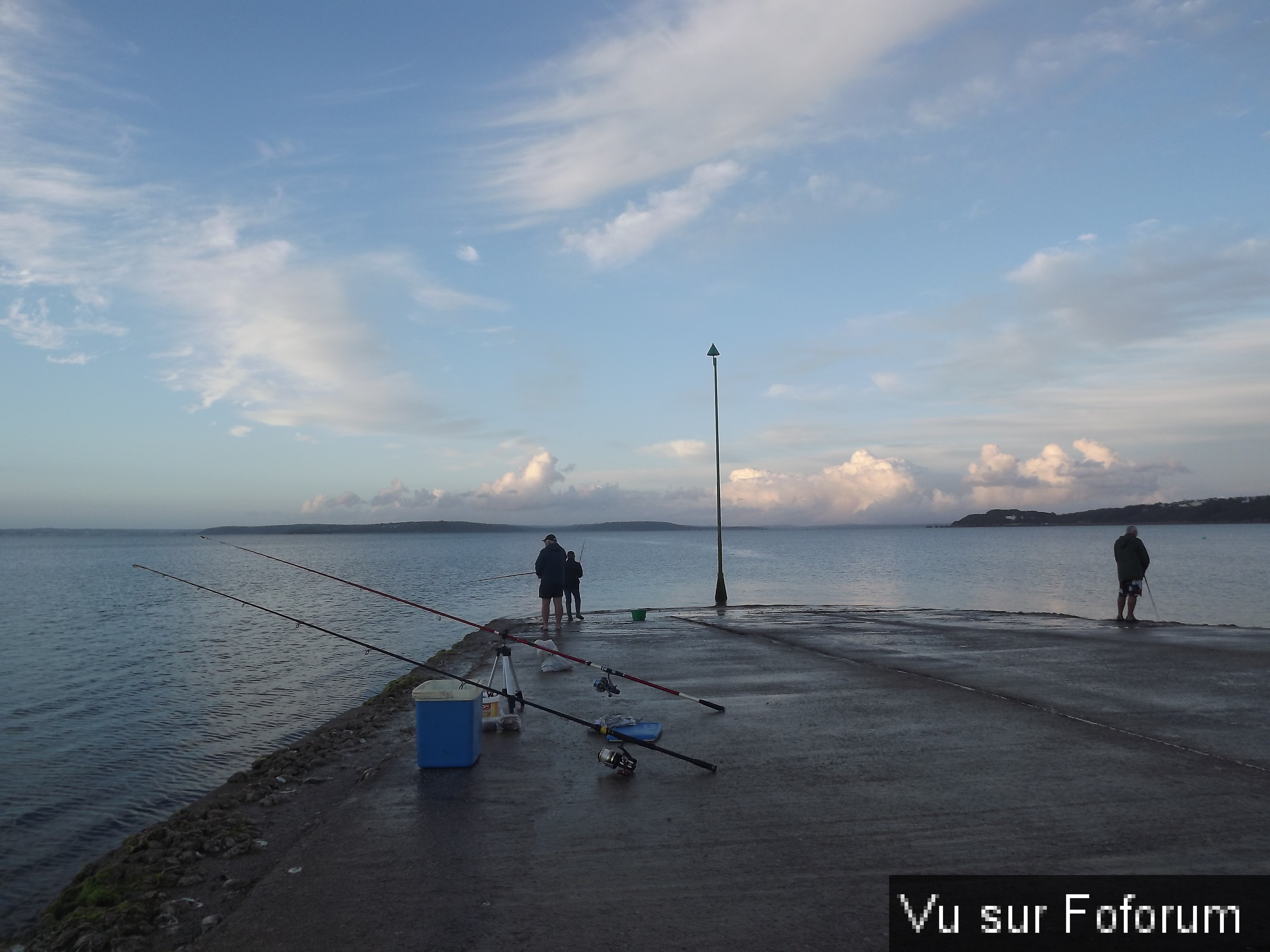 Réunion de pêcheurs à la cale du Fret